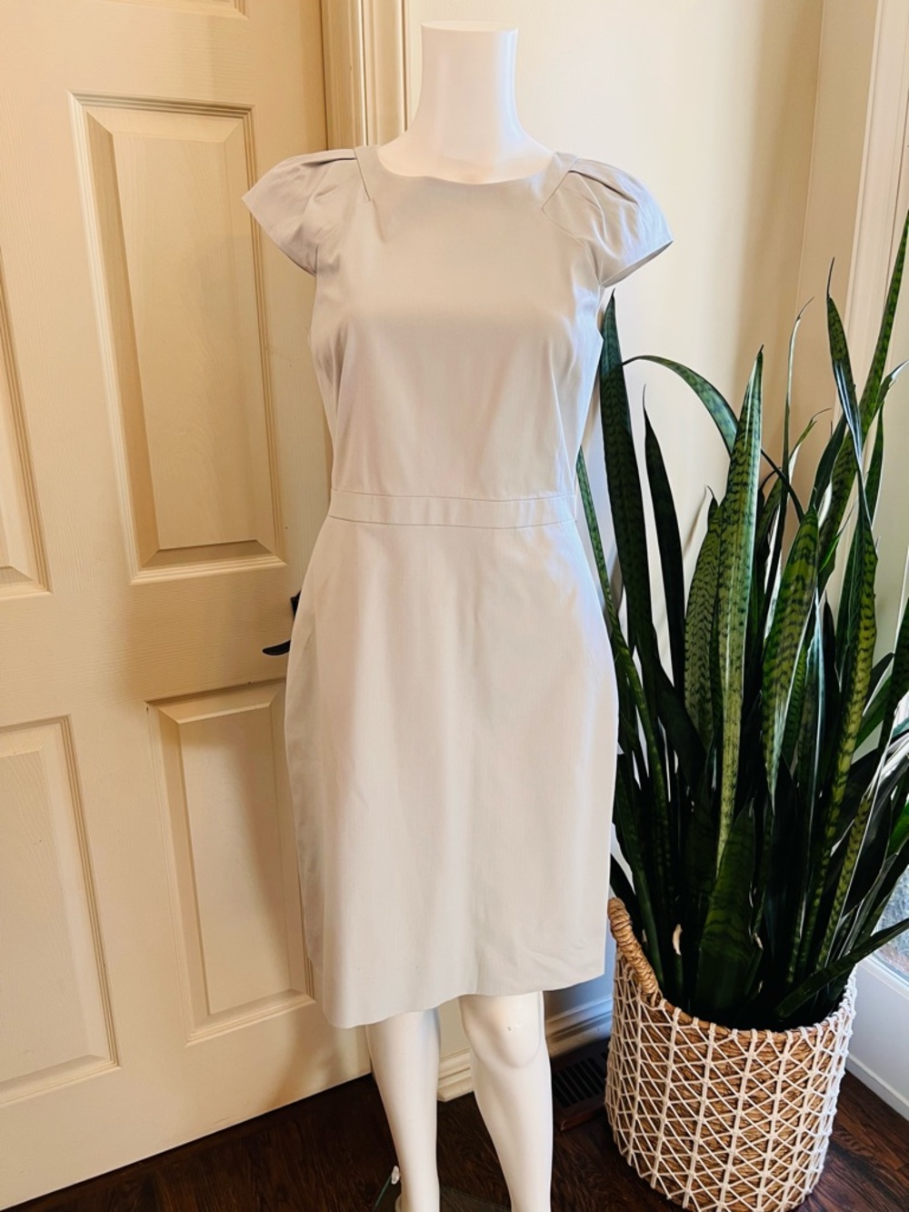 J.Crew Gray Cap Sleeve Sheath Dress Size 4 Workwear Office Career Classic